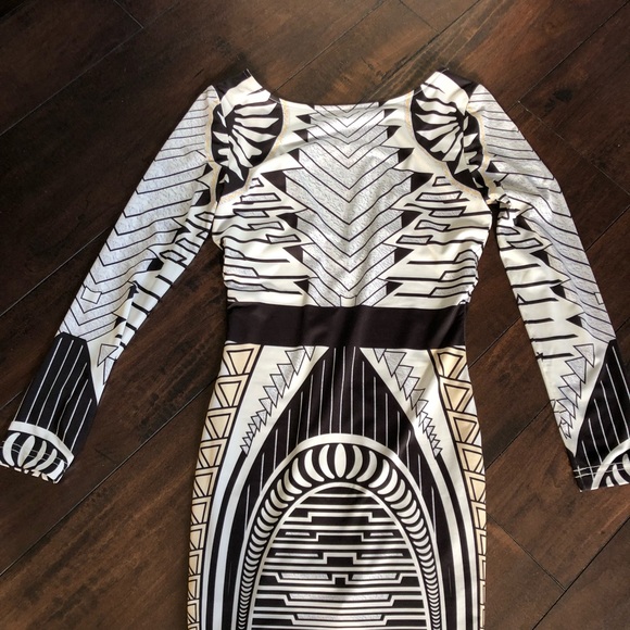 Black and white dress with design - Picture 3 of 4